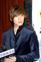 组图：唐禹哲发行新写真 汪东城抱病站台力挺