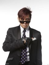 组图：《与时尚同居》曝主演搞怪写真 轻松有趣