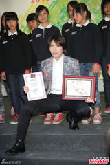 组图：萧敬腾为“童声”加油打气回忆童年