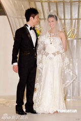 幻灯图：马俊伟携陈法拉婚纱秀 否认是迷云党成员 