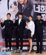 组图：车胜元李升基等宣传《包围》 安宰贤呆萌