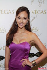 组图：陈嘉容赞朱莉勇敢 拒男友代劳检查乳房