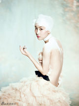 组图：马苏登《男人装》突破尺度演绎唯美性感