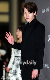 组图：金宇彬孙贤周等参加崔元英沈伊英婚礼