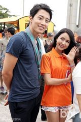 组图：韩星李贤京等出席保宁泥浆节开幕式