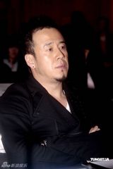 幻灯图：高晓松力证婚姻无恙 音乐活动大秀婚戒