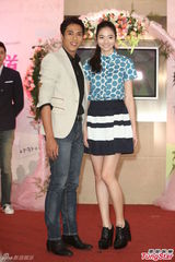 组图：隋棠《爱的生存之道》发布会热裤秀美腿