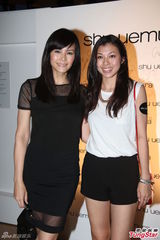 组图：周秀娜性感亮相上围丰满 称享受单身