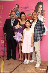 组图：朱茵赞男友黄贯中真性情 偶尔有做母亲冲动