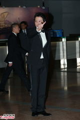 组图：晶刚香港大婚 李云迪到场摆胜利手势