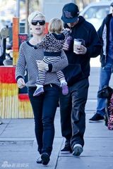 组图：P!nk全家三人出行 共享天伦惹人羡