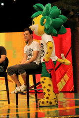 幻灯图：《让子弹飞》做客豪门盛宴 廖凡畅聊足球