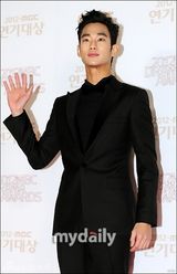 组图：MBC演技大赏女星性感 曹承佑获大奖