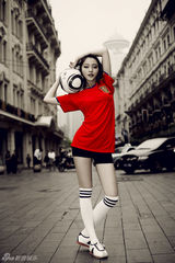 幻灯图：甘婷婷纪实风格写真 玩转世界杯