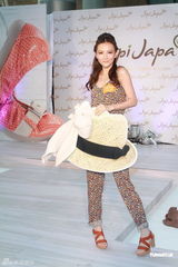 组图：官恩娜诸葛梓岐走秀 陈嘉桓否认与林峰绯闻