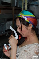 组图：朱茵提离世爱犬掩面痛哭 和黄贯中论及婚嫁