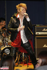 组图：阿沁音乐会猛忘词 梁文音任嘉宾不忘邀歌