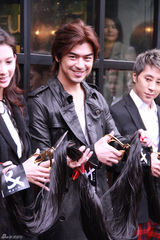 组图：陈柏霖亮相开幕式携林志玲剪彩