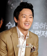 组图：严泰雄朱元新片《特别搜查总部》记者会