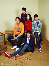 高清图：CNBLUE携手文彩媛拍秋装写真休闲阳光