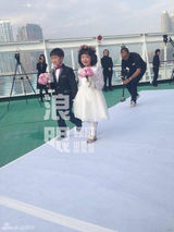 独家：直击刘璇王弢浪漫海上婚礼 新人深情拥吻