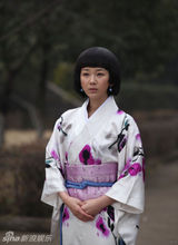 组图：章雯淇《黑狐》潜伏战地 和服造型清丽