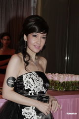 组图：周慧敏赞老公细心体贴 诸葛梓岐望生龙宝宝