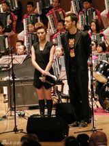 高清组图：尚雯婕三语主持法国音乐节