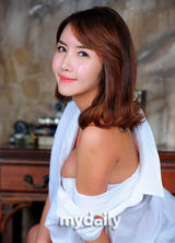 组图：韩模崔雅仁性感宣传写真集 低胸爆乳大秀身材