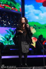 组图：中歌榜现场众星劲歌热舞热力四射