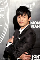 幻灯图：李小璐渐发成熟味道 陈晓东闻柏芝黑脸