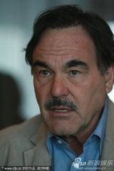 幻灯图集：《华尔街2》主演亮相戛纳 道格拉斯现身