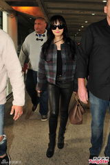 高清组图：宋茜抵港洋保镖护驾 呢格外套洋气