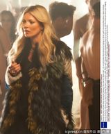 组图：乔治-迈克尔将发新歌 相拥超模凯特-莫斯