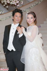 组图：叶佩雯郭伟亮浪漫大婚 陈奕迅喜当兄弟团