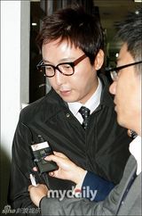 组图：Tony安等涉赌韩星出庭受审鞠躬认罪