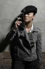 组图：于越男装写真风格另类 释放另一个我