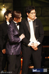 组图：孙浩英《歌剧明星》获胜 严智苑主持礼服抢眼