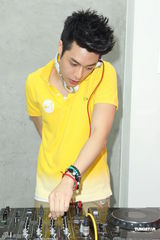 组图：周汤豪搓碟任客座DJ 新专辑包揽全创作