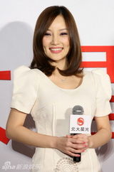 幻灯图集：李小璐签约北大星光 优雅母亲助阵