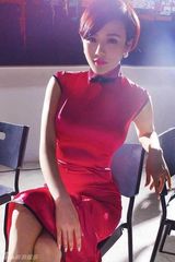 组图：郑宜涵豹纹写真秀酥胸眼神迷离