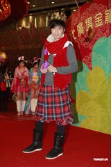 高清组图：古巨基舞狮获赠皇冠 否认已结婚