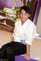 幻灯图：容祖儿阿sa助阵马会活动 新片将演女山贼