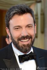 组图：阿弗莱克携爱妻亮相 无缘导演失落