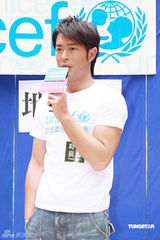 幻灯图：古天乐参与联合国青海筹款 呼吁拯救儿童