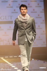 组图：连凯为某品牌走秀 展现男人魅力帅气十足