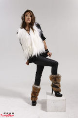 组图：谢婷婷多变造型演绎鞋履自称喜欢纽约