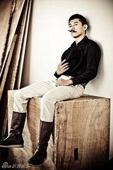 组图：夏雨登杂志封面 三十男人绅士而桀骜