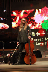 和平祈福音乐会上演 股神之子彼得-巴菲特献艺(图)
