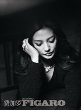 组图：赵薇再登《费加罗》封面 尽显知性成熟